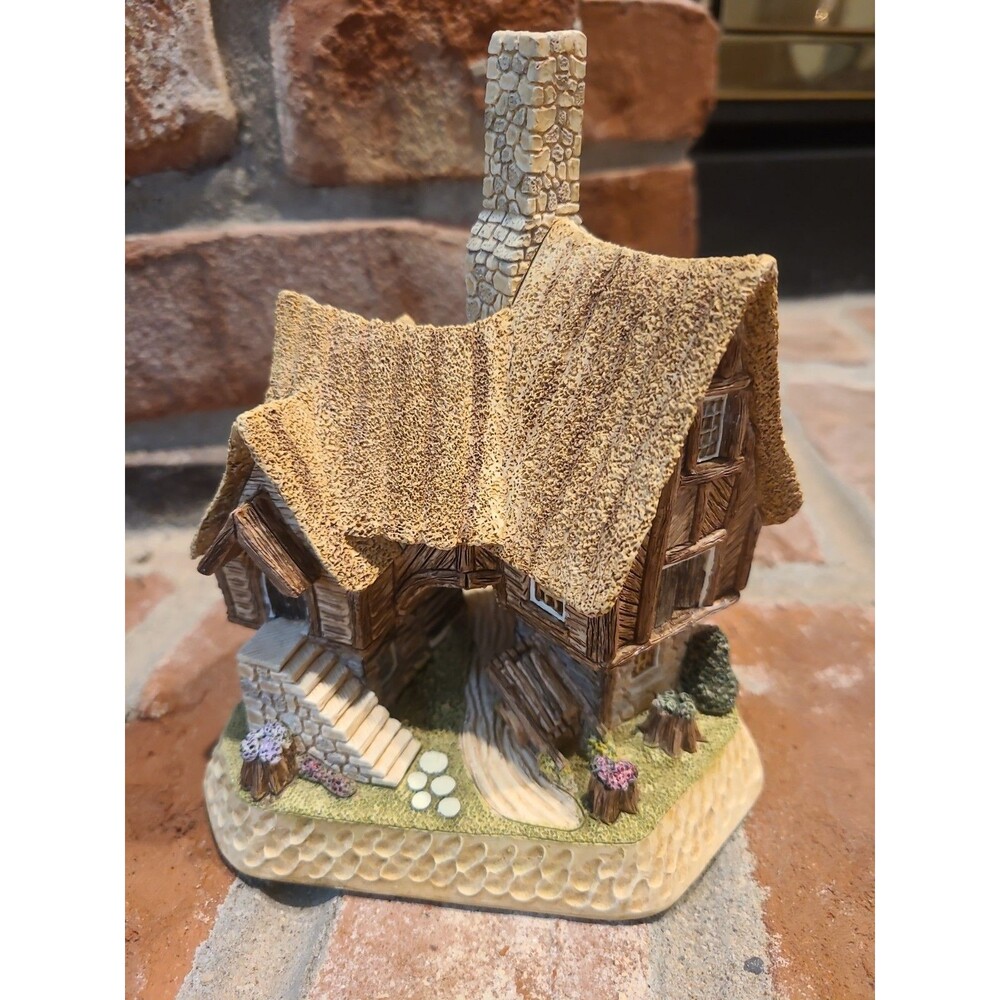 David Winter - The Coppicer's Cottage - 1998 Member Only - Guild No 23 - D1027